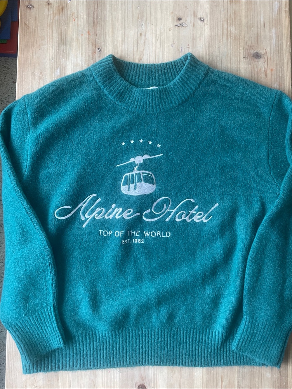 Universal Thread Alpine Hotel 'Top of the World' Green Crewneck Holiday Sweater - Picture 5 of 7